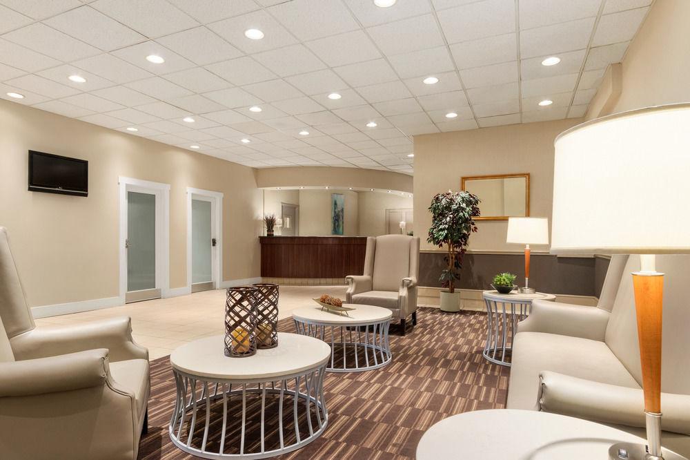 Hotel Emerald & Airport