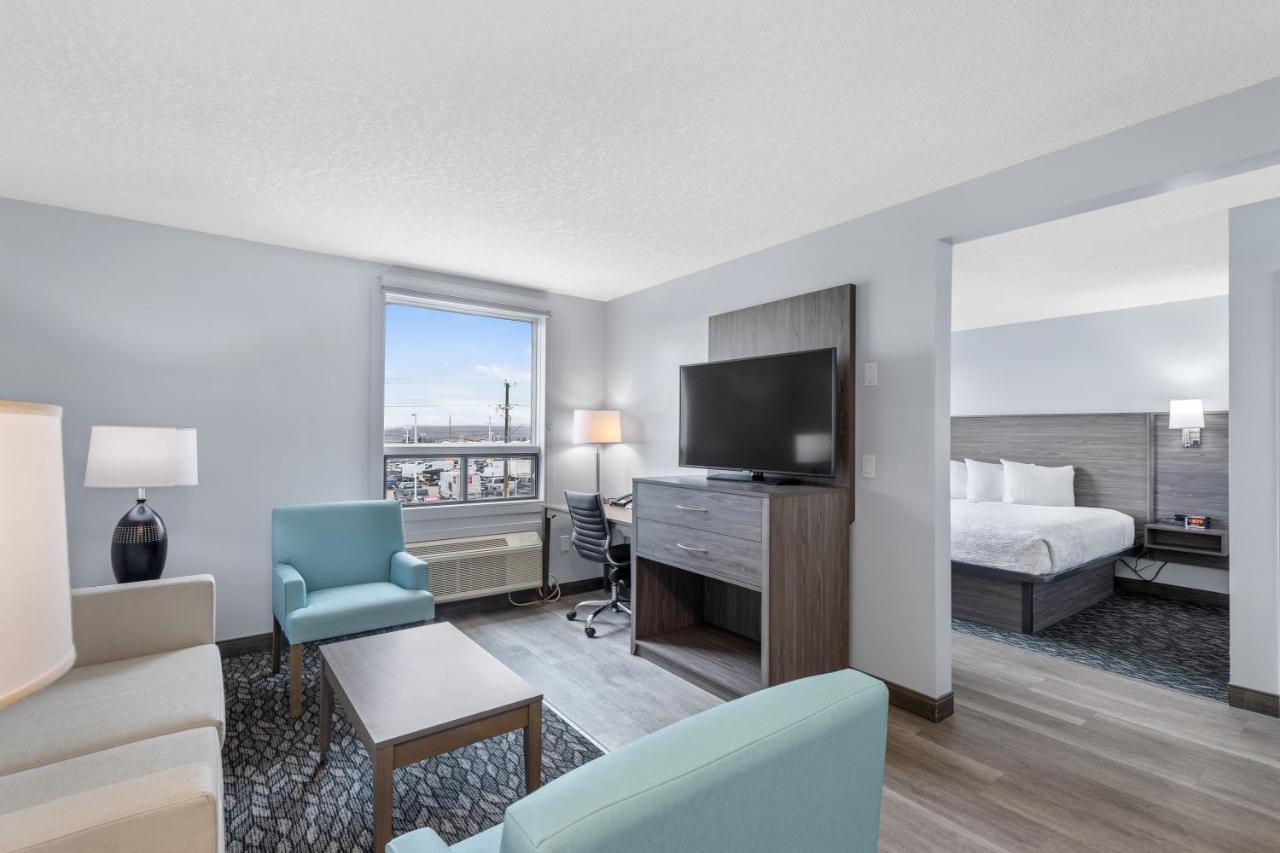 Hotel Emerald & Airport