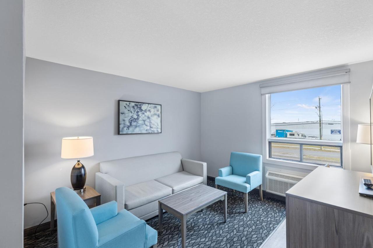 Emerald & Airport Hotel