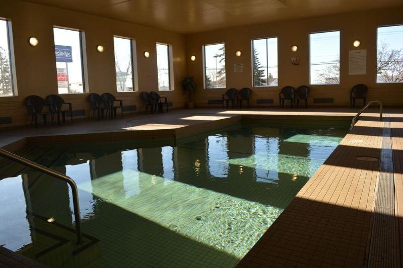 Emerald & Airport Hotel