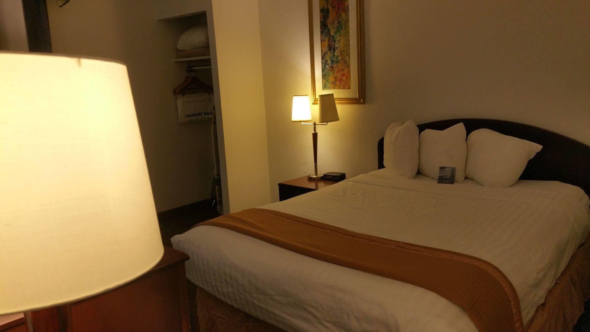 Emerald & Airport Hotel