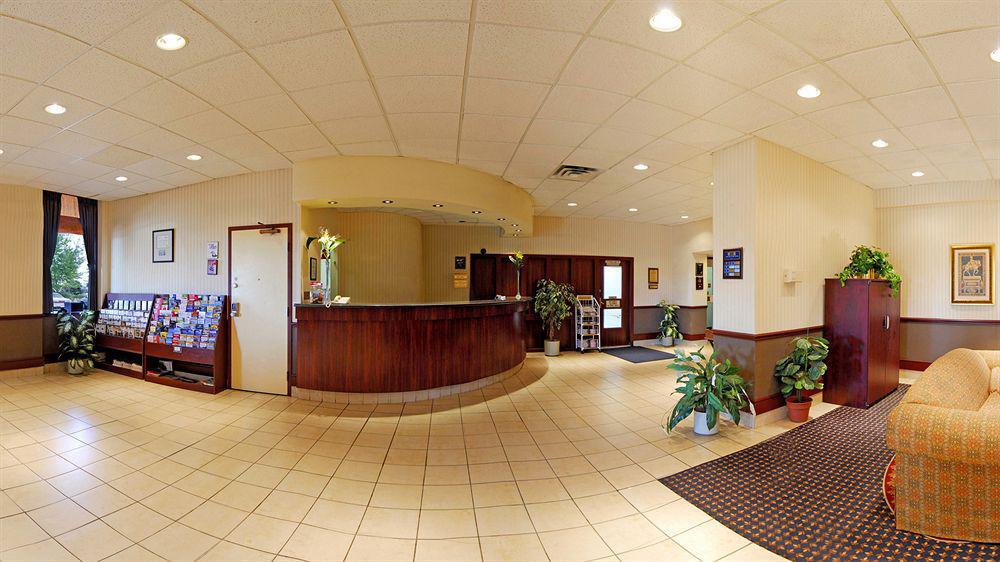 Hotel Emerald & Airport 2*