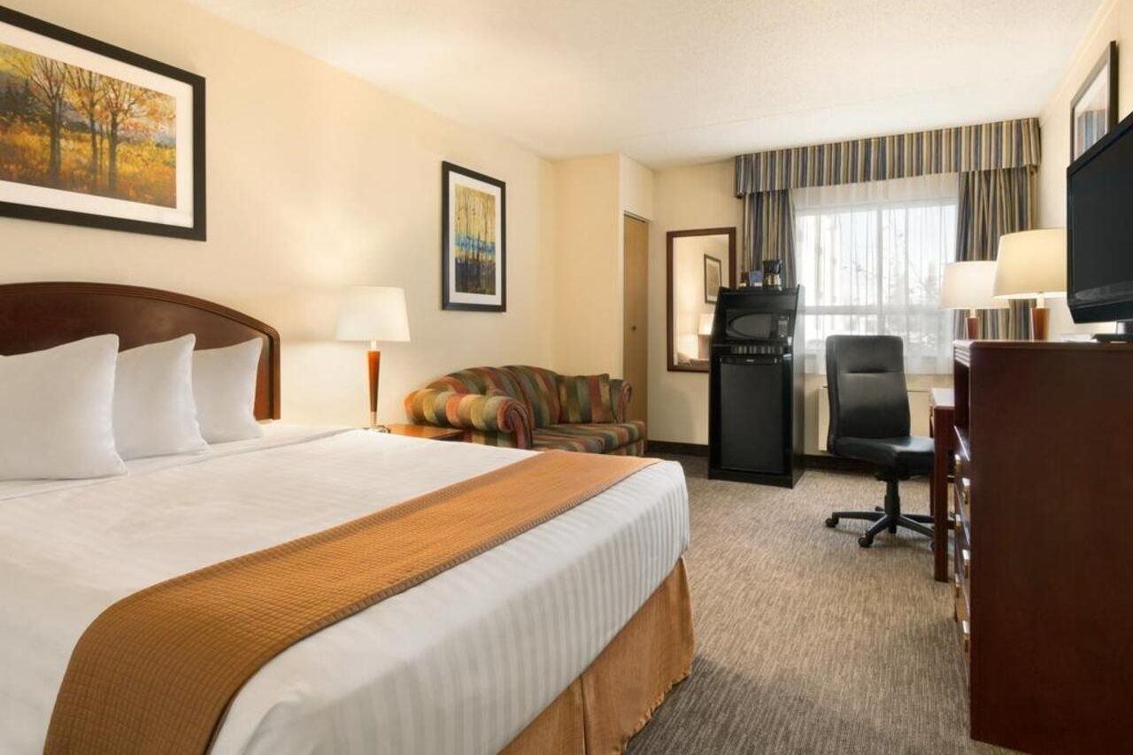 Emerald & Airport Hotel 2*