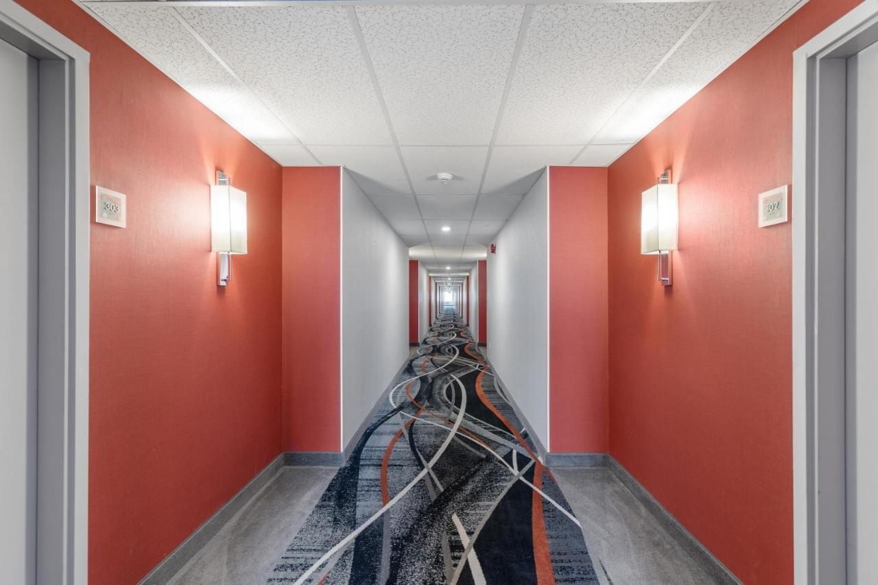 Emerald & Airport Hotel