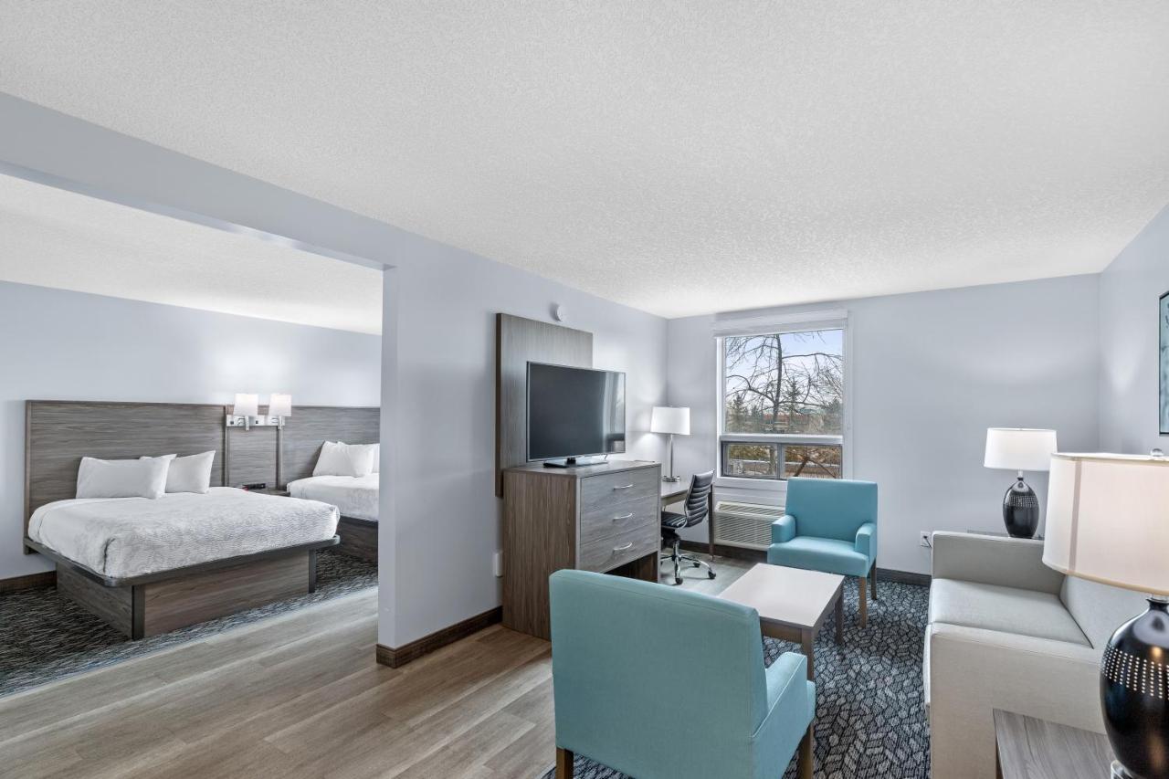 Emerald & Airport Hotel