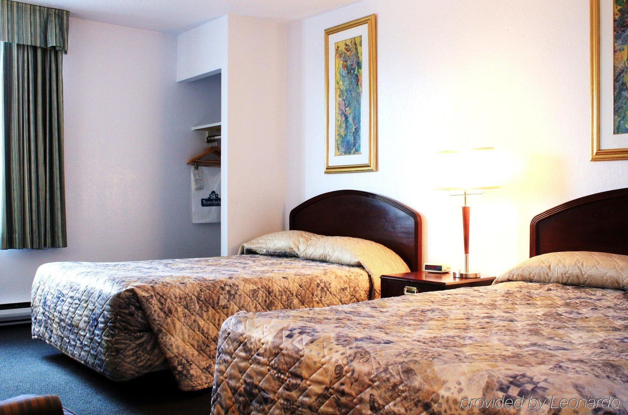 Hotel Emerald & Airport
