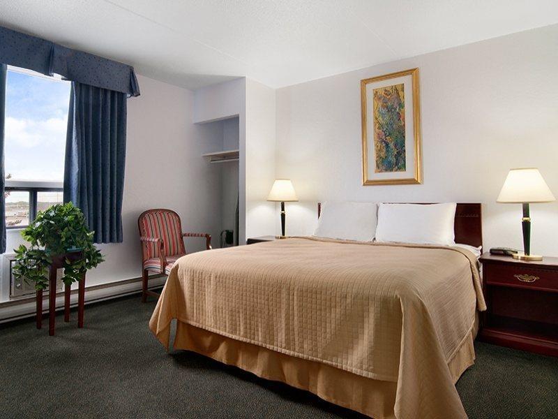 Hotel Emerald & Airport Calgary