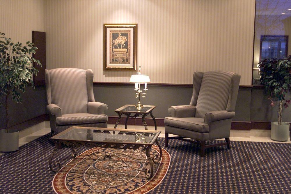 Hotel Emerald & Airport 2*